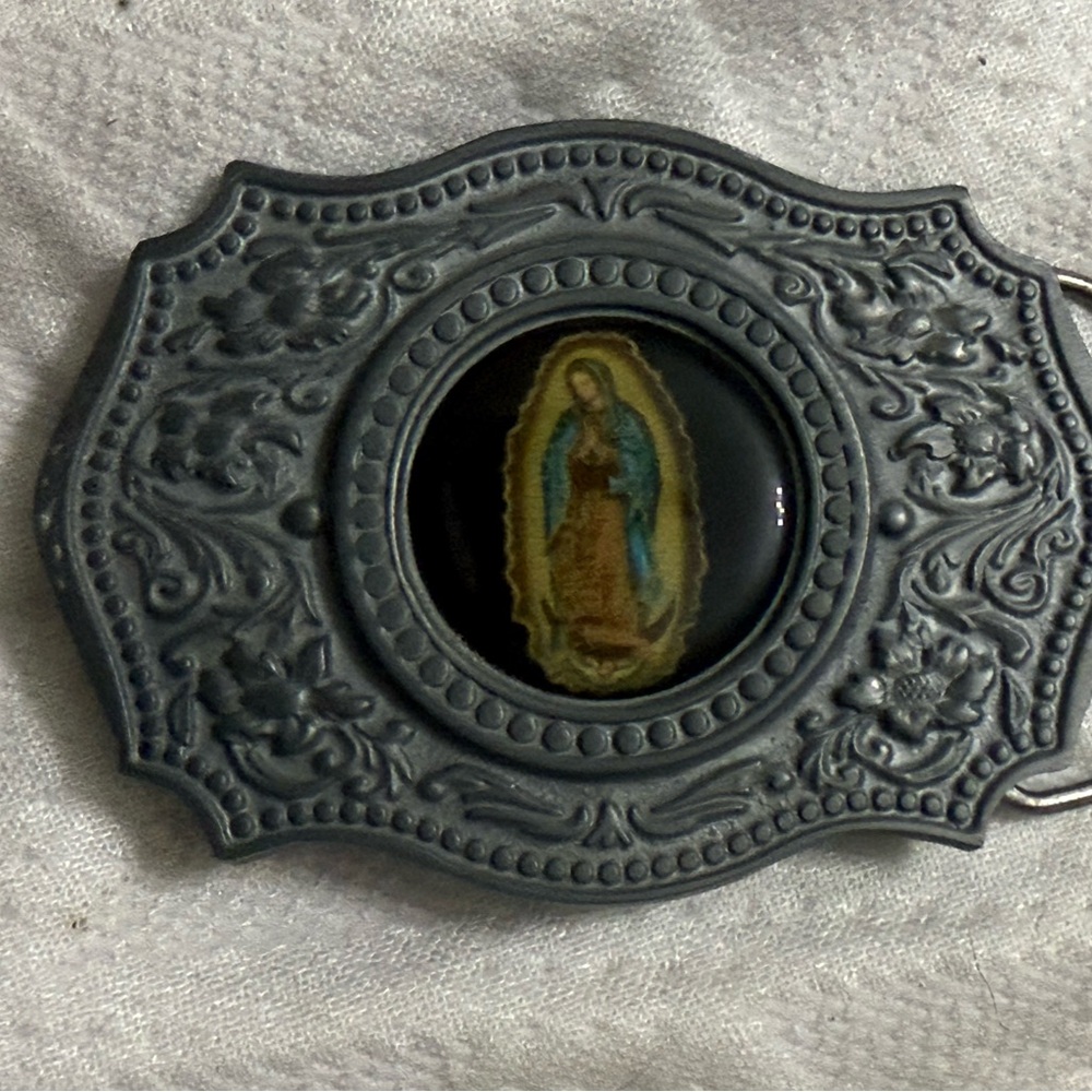 VINTAGE MEXICO PEWTER VIRGIN GUADALUPE BELT BUCKLE EMBOSSED FOLIAGE SCROLLS